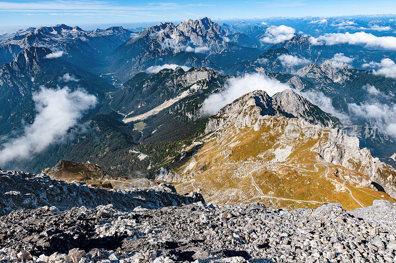 从芒加特山Montaž和Viš， Primorska，朱利安阿尔卑斯山，斯洛文尼亚，欧洲